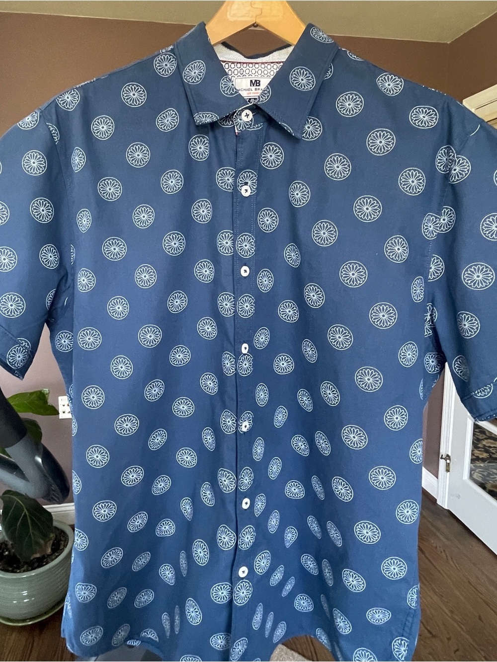 Michael Brandon Short-Sleeve Blue and White Medallion Print Shirt size XL